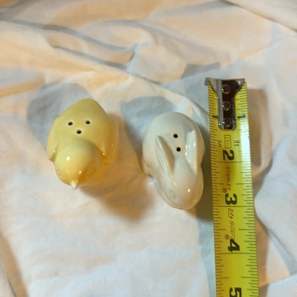 Mini Hallmark Bunny & Bird Salt and Paper Shakers. - no stoppers see pics